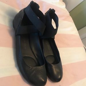 Black Wrap Around Ballet Flats